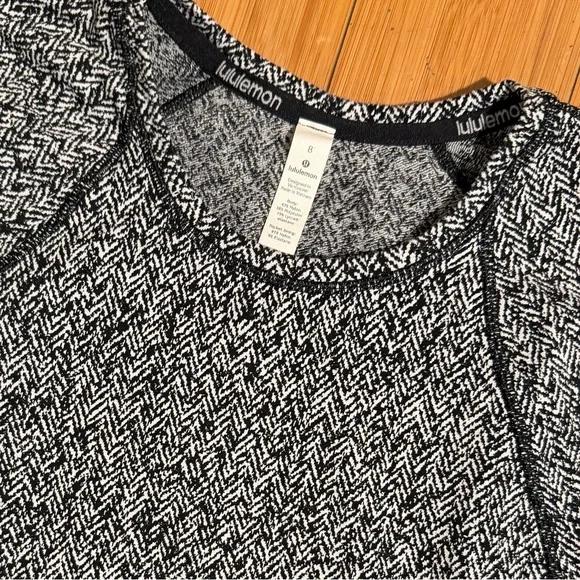 NWOT Lululemon Runderful Long Sleeve Top Black White Herringbone Size 8 - Picture 7 of 16